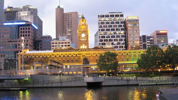 Flinders Station背面-像不像總統府.JPG