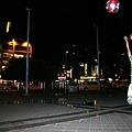 淡水捷運站前打排球