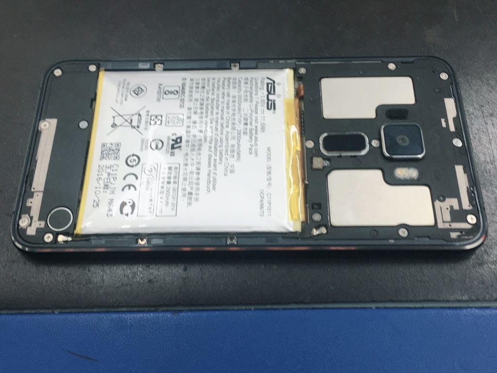 華碩 ZenFone 3 ZE552KL 電池膨脹老化故障维修更換.jpg