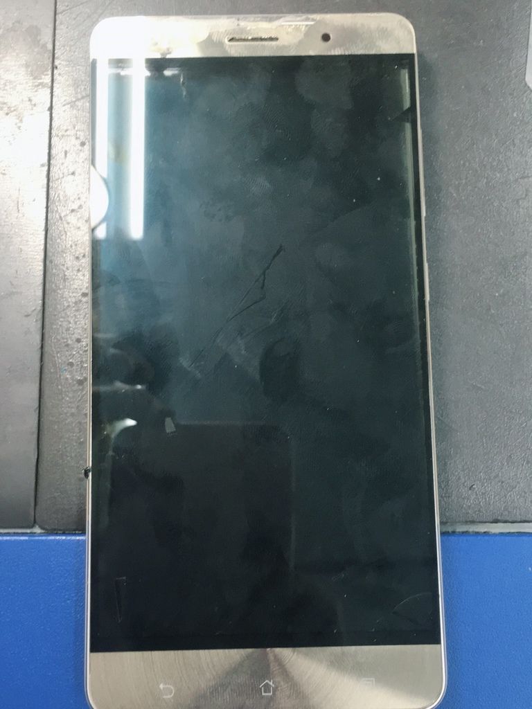 華碩Zs570kl 液晶螢幕破裂摔破維修.jpg