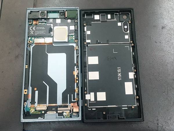 Sony Xperia XZ改框換色維修-1.jpg