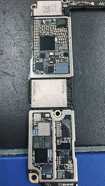 I phone 7 泡水受潮導致不開機主版故障維修-3.jpg