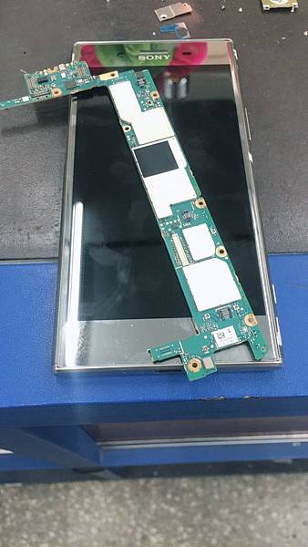 Sony Xperia XZ Premium 主板維修導致充電故障不能充電接觸不良-1.jpg
