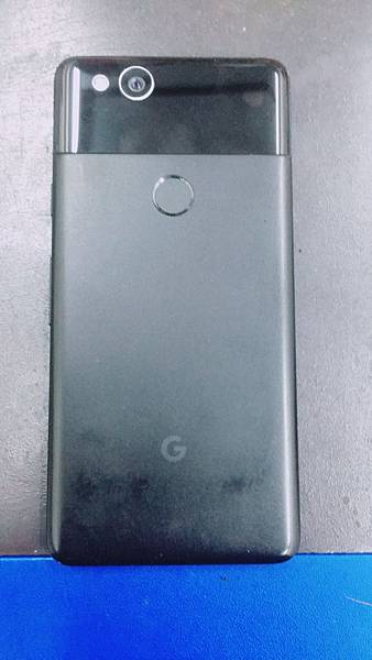 Google Pixel2 後相機蓋破裂.jpg