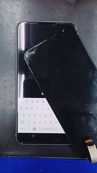 華碩ASUS ZenFone 5Z ZS620KL  螢幕破裂液晶玻璃維修.jpg