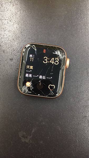 Apple Watch Series 4 40MM GPS 螢幕液晶玻璃破裂維修.jpg