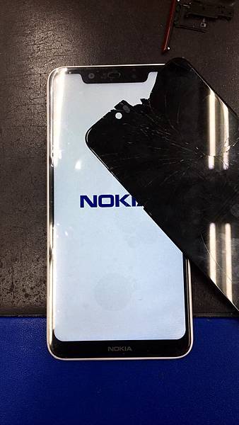 Nokia5.1Plus螢幕液晶玻璃破裂維修.jpg