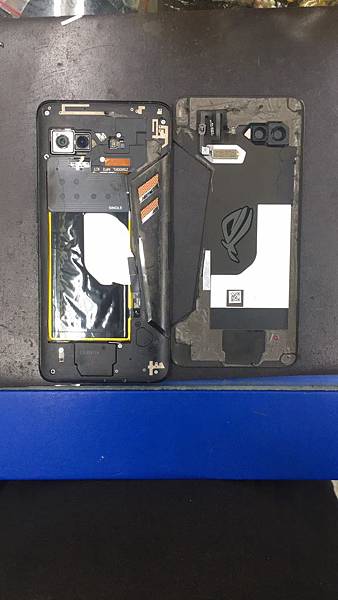 ASUS ROG Phone ZS600KL螢幕破裂液晶玻璃維修-3.jpg