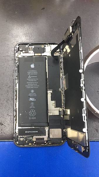 I PHONE 8 泡水受潮故障無法開機維修-3.jpg