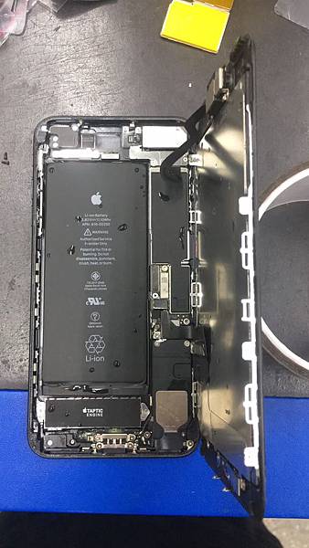 I7 Plus 泡水不開機維修.jpg