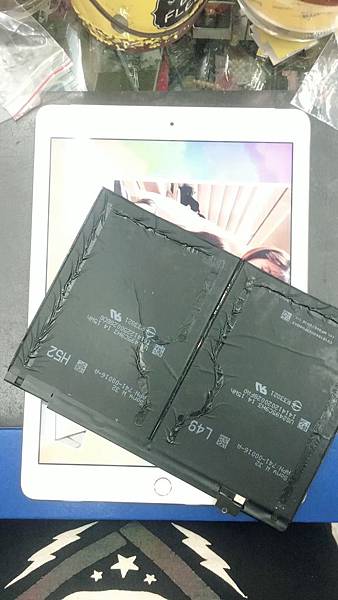 iPad Air 2電池老化異常耗電自動斷電維修.jpg