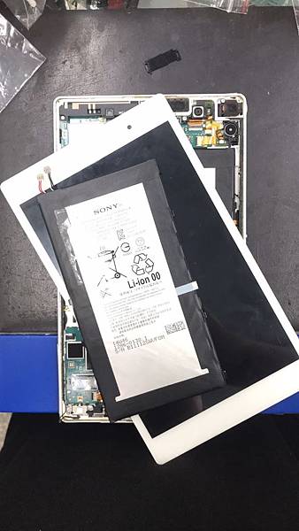 Sony Xperia Z3 Tablet Compact 平板電腦電池膨脹維修.jpg