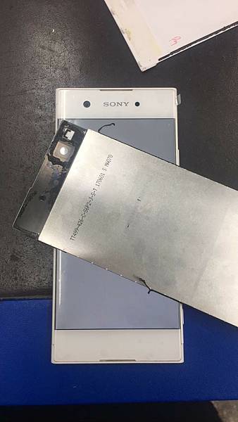 Sony XA1螢幕維修.jpg