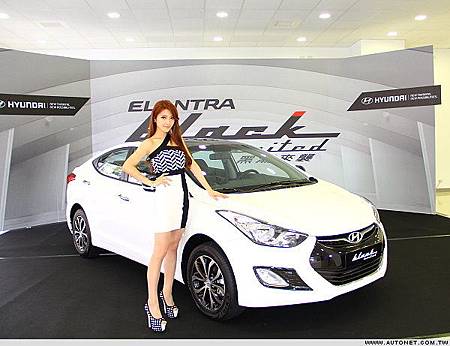 HYUNDAI Elantra Black Limited1-1.jpg