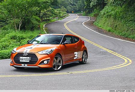 HYUNDAI Veloster Turbo試駕(動力操駕篇)1-2.jpg