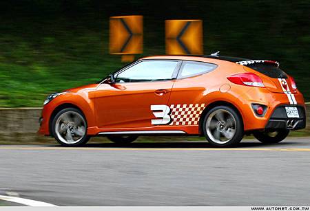 HYUNDAI Veloster Turbo試駕(動力操駕篇)1-14.jpg