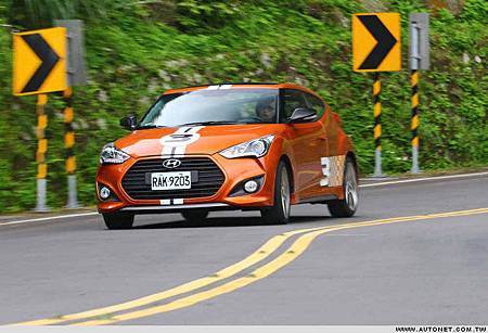 HYUNDAI Veloster Turbo試駕(動力操駕篇)1-17.jpg