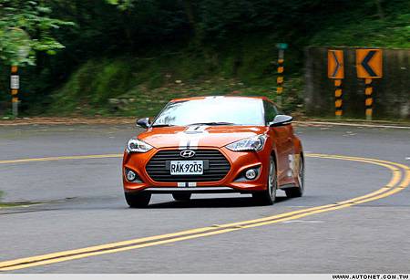 HYUNDAI Veloster Turbo試駕(動力操駕篇)1-20.jpg