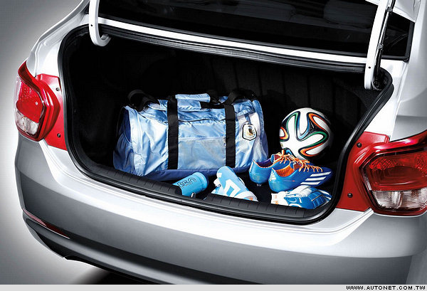 HYUNDAI墨西哥發表Grand i101-6.jpg