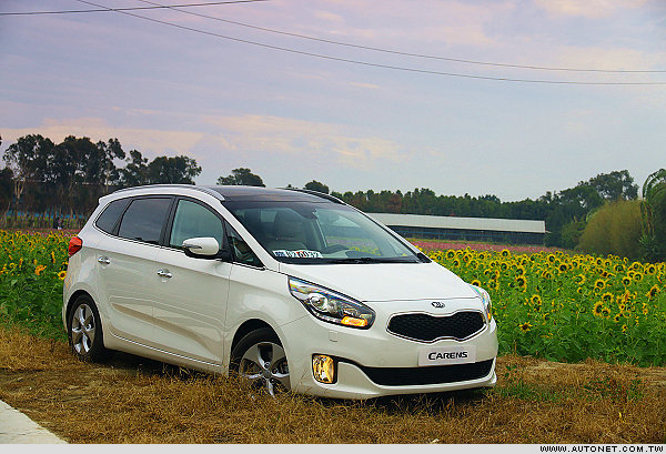 KIA Carens隨性駕馭1-6.jpg