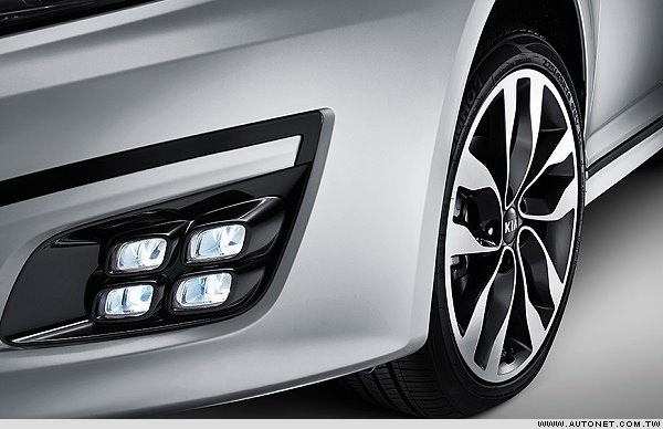 KIA K5新款上市1-3.jpg KIA K5新款上市1-3.jpg