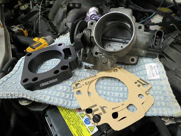 Ford Escape 3.0 Install KC.TBS Throttle body spacer_06 Ford Escape 3.0 Install KC.TBS Throttle body spacer_06