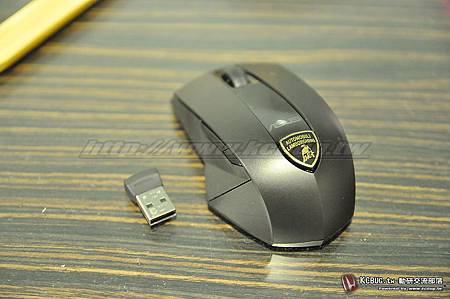 ASUS VX Lanborghini 無線滑鼠_004.jpg