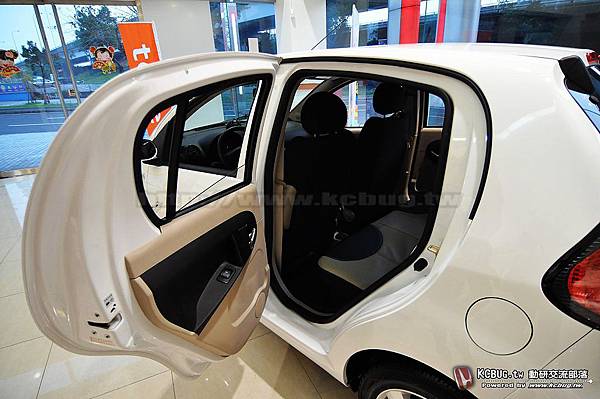 TOBE_M'CAR_041.jpg
