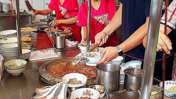 基隆美食,基隆小吃,金龍肉焿,肉羹,滷肉飯,小菜,銅板價