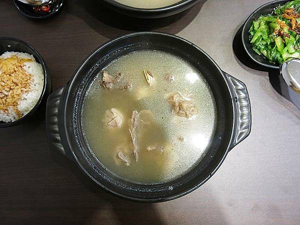 食話食說264：基隆美食！燖雞湯迷你土雞鍋，一個人的雞湯新鮮