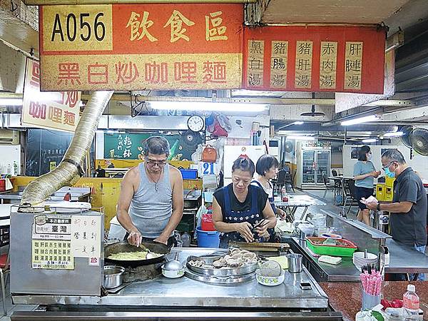 食話食說266：基隆美食！成功市場黑白炒咖哩麵，超過60年的