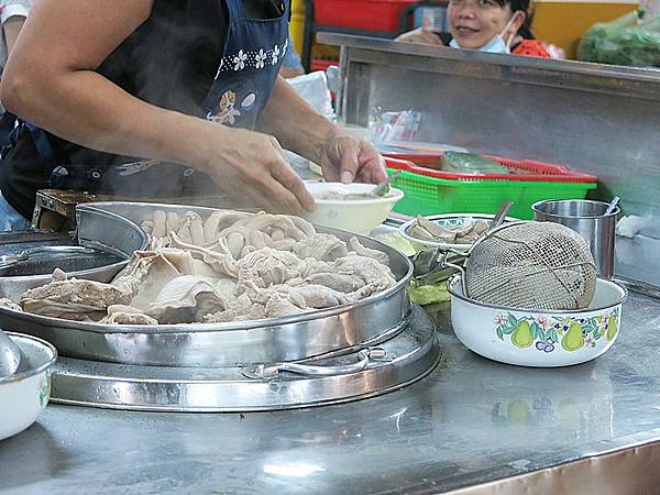 食話食說266：基隆美食！成功市場黑白炒咖哩麵，超過60年的