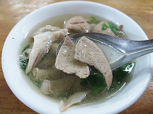 食話食說266：基隆美食！成功市場黑白炒咖哩麵，超過60年的