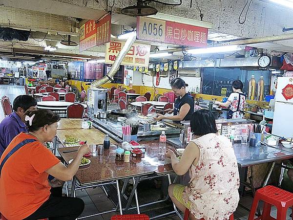 食話食說266：基隆美食！成功市場黑白炒咖哩麵，超過60年的