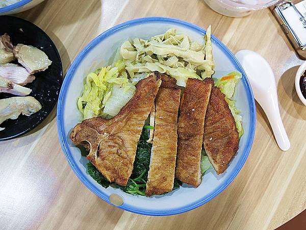 食話食說270：基隆美食！十二橋麵食館，雞肉飯鮮嫩必點，配菜