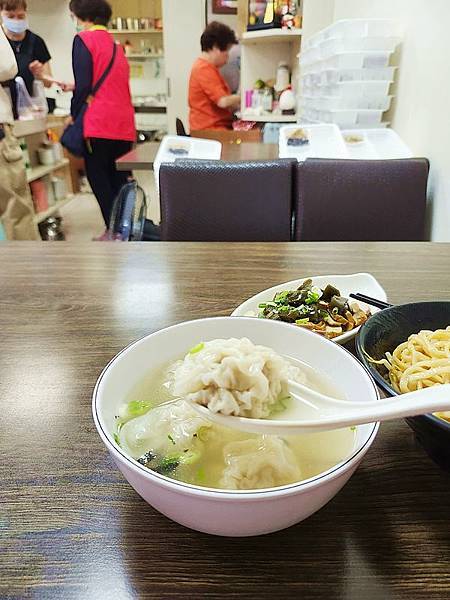 食話食說281：基隆美食！阿萬餛飩，大餛飩皮薄餡多，基隆平價