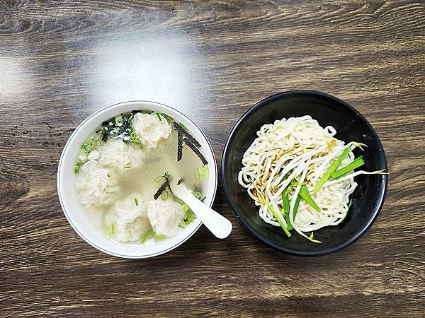 食話食說281：基隆美食！阿萬餛飩，大餛飩皮薄餡多，基隆平價