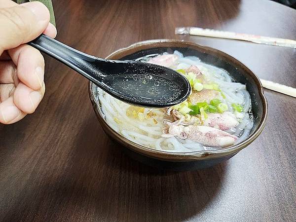 食話食說285：新北美食！新富生鮮急凍魚舖，自家漁船捕撈現流