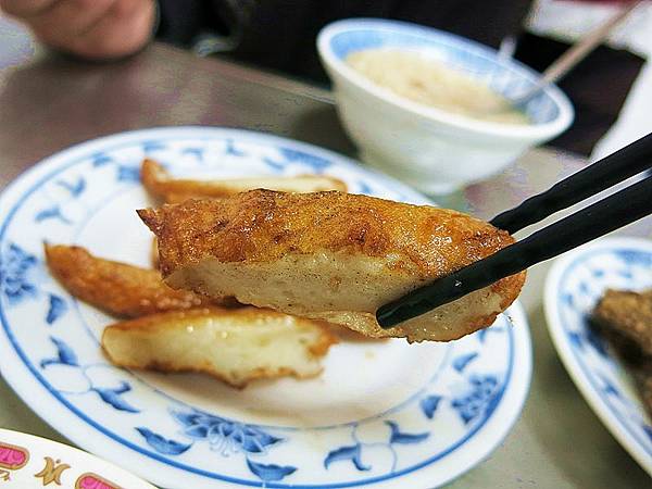 食話食說290：基隆美食！天天來鹹粥一碗只要10元，炸物全上