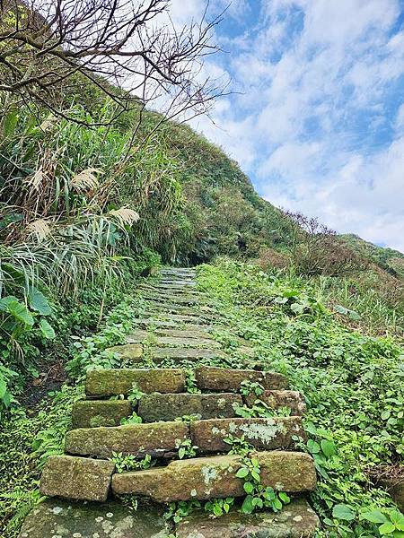 遊來遊去125：基隆景點！情人湖登山步道，從大武崙澳底海灘出