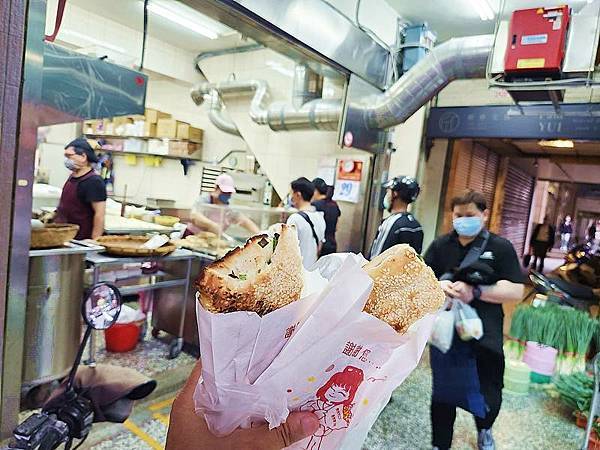 食話食說310：基隆美食！阿國碳烤燒餅，基隆火車站必吃燒餅，