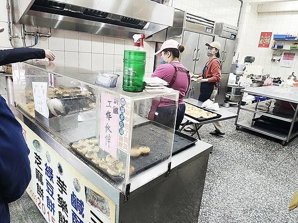 食話食說310：基隆美食！阿國碳烤燒餅，基隆火車站必吃燒餅，