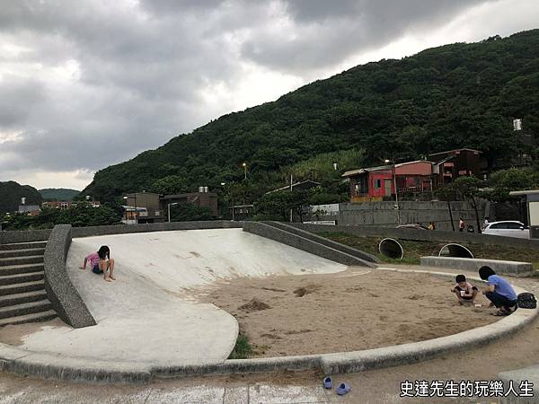 【基隆景點】潮境公園+瑪利歐柴窯披薩~飛天掃帚帶我們遊歷風景