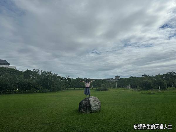 【台東景點】台東大學圖書館~走進知識的金字塔，墜入夢幻的鏡心