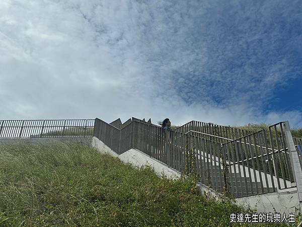 【台東景點】台東大學圖書館~走進知識的金字塔，墜入夢幻的鏡心