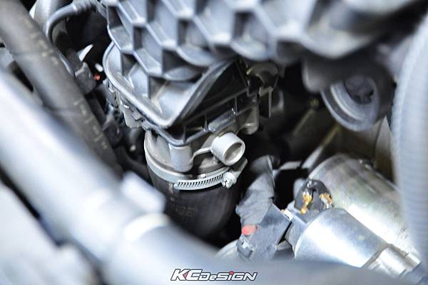 Volvo XC60 T5 installed KC.TBS throttle body spacer _03.jpg