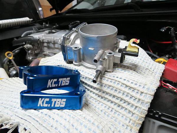 Toyota 2012 Camry 2.5 (2AR-FE) Install KC.TBS Throttle Body Spacer_004.jpg