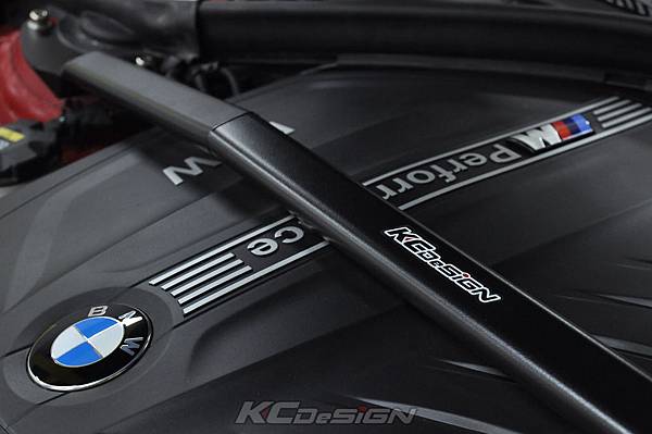 BMW F22 M235i 安裝 KCDesign 不鏽鋼引擎室拉桿_06.jpg