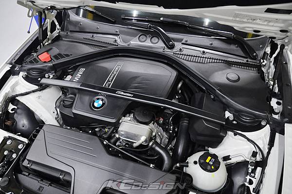 BMW F20 M125i (N20) 安裝 KCDesign 引擎室拉桿_02.jpg