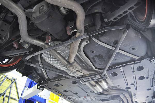 BMW E92 335i 安裝 KCDesign 後下4點式結構桿、後下二點式結構桿(測試版)_006.jpg